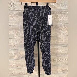 NWT 🎉 Nike One Woman’s High Waisted 7/8 Leggings